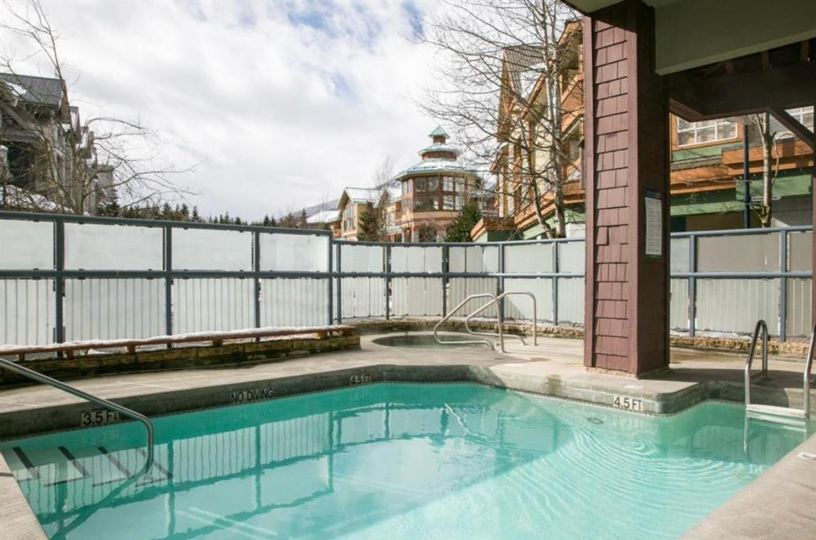 Tyndalstone Lodge 3 Bedroom In The Heart Of Village North ウィスラー エクステリア 写真