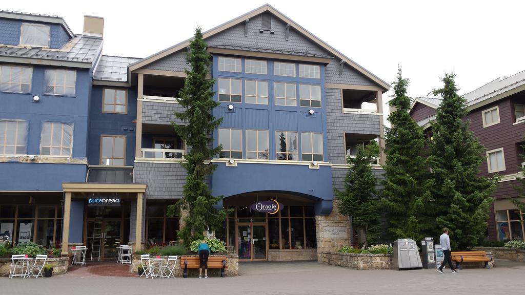 Tyndalstone Lodge 3 Bedroom In The Heart Of Village North ウィスラー エクステリア 写真
