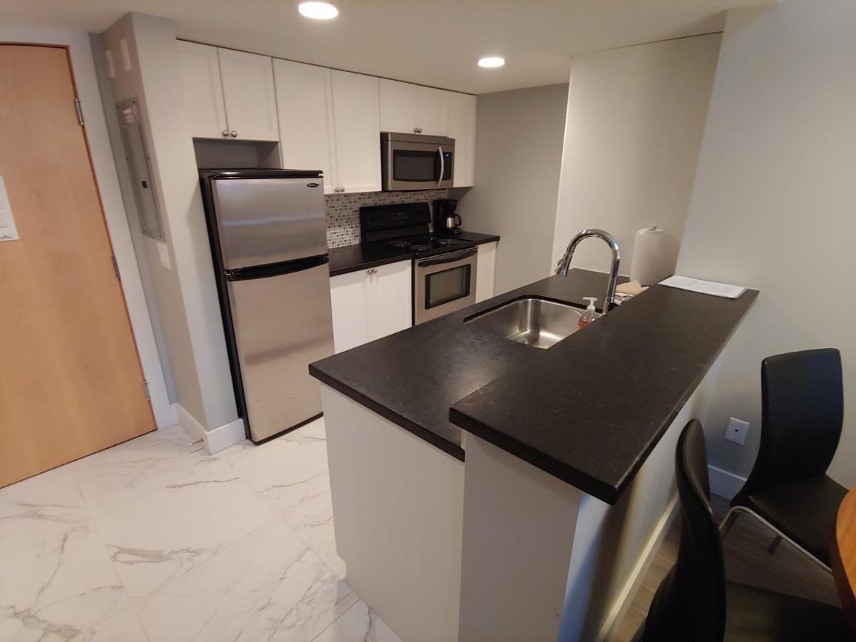 Tyndalstone Lodge 3 Bedroom In The Heart Of Village North ウィスラー エクステリア 写真