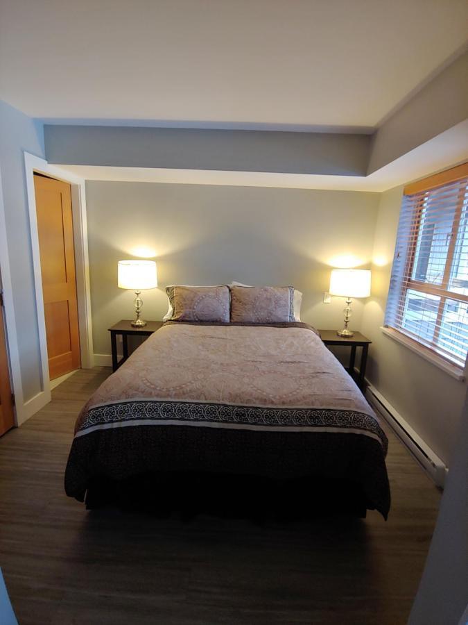 Tyndalstone Lodge 3 Bedroom In The Heart Of Village North ウィスラー エクステリア 写真