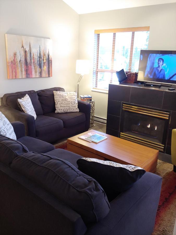 Tyndalstone Lodge 3 Bedroom In The Heart Of Village North ウィスラー エクステリア 写真