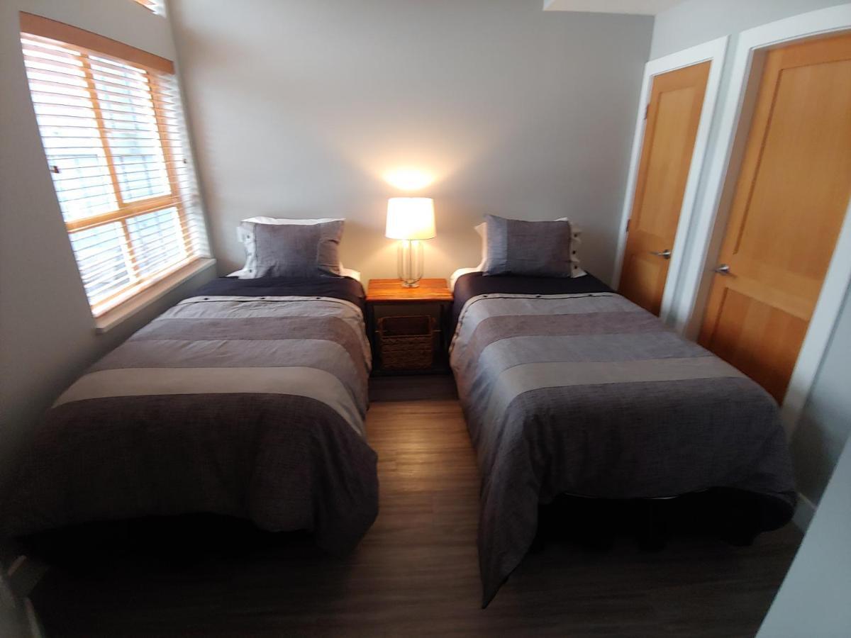 Tyndalstone Lodge 3 Bedroom In The Heart Of Village North ウィスラー エクステリア 写真